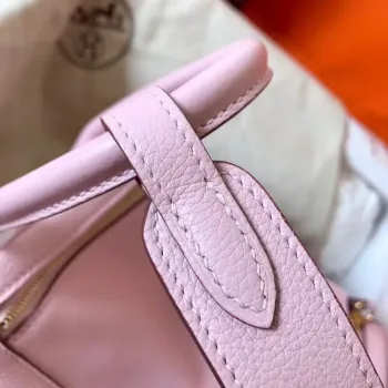 Hermes Rose Dragee Lindy 26cm Clemence Ručně vyráběná taška