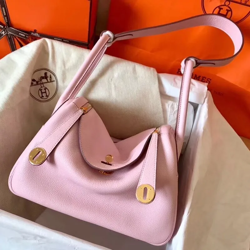 Hermes Rose Dragee Lindy 26cm Clemence Ručně vyráběná taška