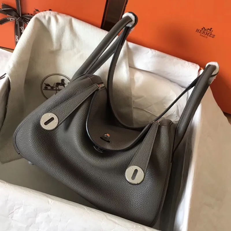 Hermes Gris Mouette Lindy 26cm Clemence Ručně vyráběná taška