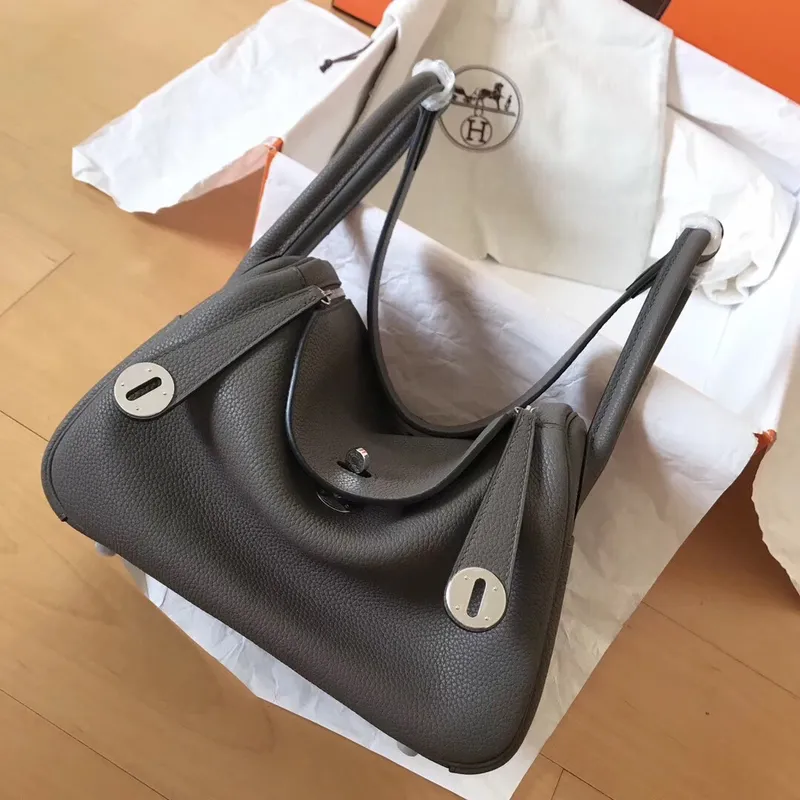 Hermes Gris Mouette Lindy 26cm Clemence Ručně vyráběná taška