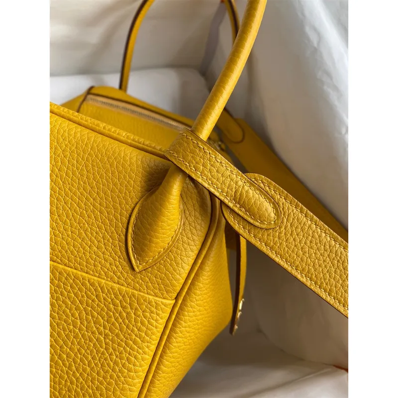 Hermes Lindy 26 Ručně vyráběná taška v kůži Jaune Ambre Clemence