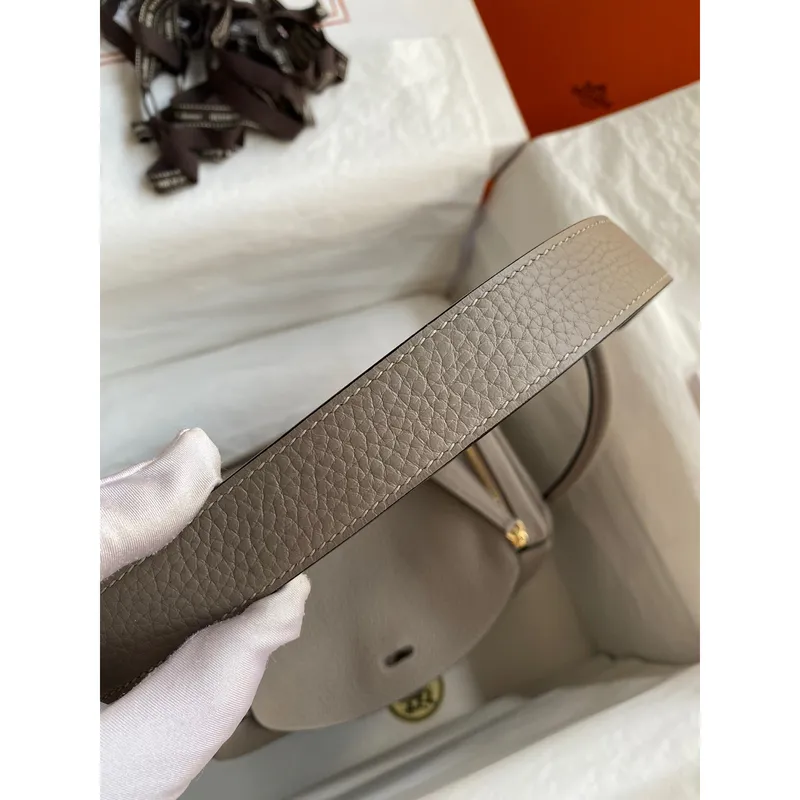 Hermes Lindy 26 Ručně vyráběná taška v kůži Clemence v odstínu Gris Asphalt
