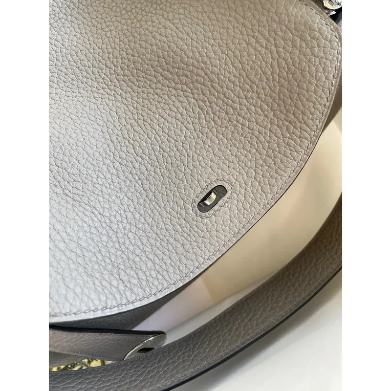 Hermes Lindy 26 Ručně vyráběná taška z kůže Etain Clemence