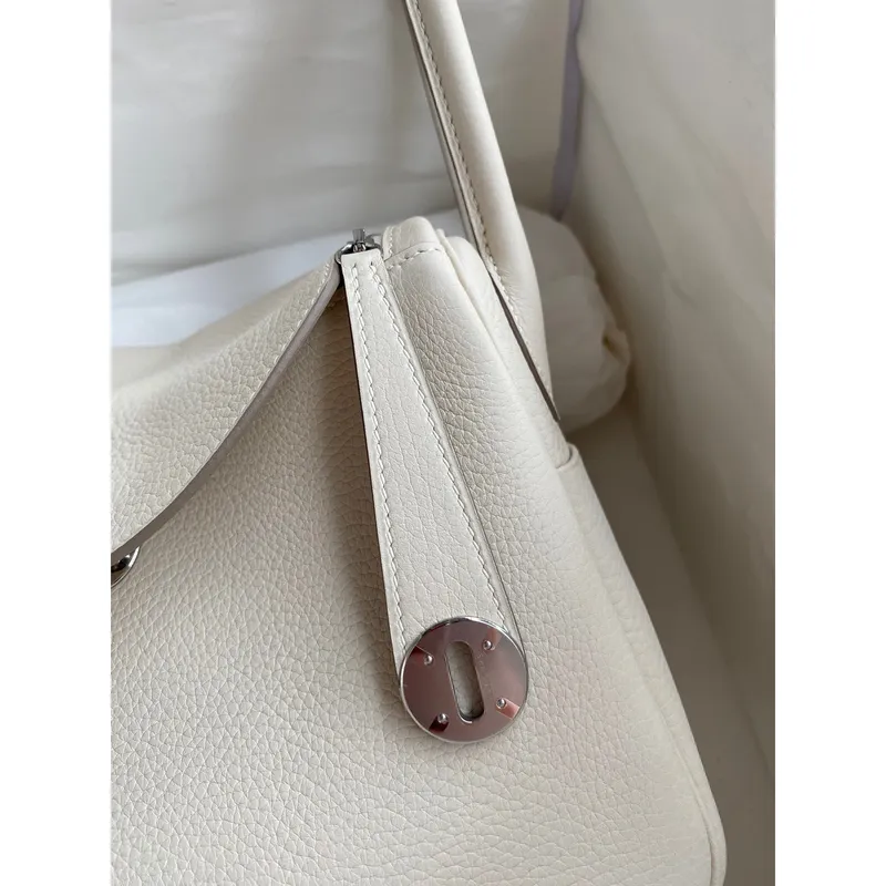 Hermes Lindy 26 Ručně vyráběná taška z kůže Clemence v odstínu Craie