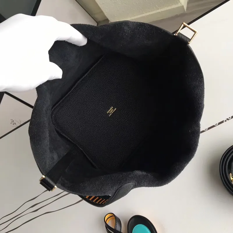 Hermes Black Picotin Lock 22cm Taška s pletenou rukojetí