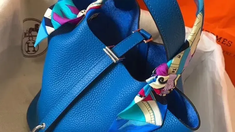 Hermes Blue Hydra Picotin Lock MM 22cm – Ručně vyráběná ikona nadčasového stylu