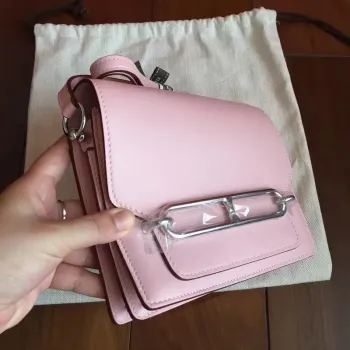 Hermes Mini Sac Roulis Taška v růžové dragee kůži Swift