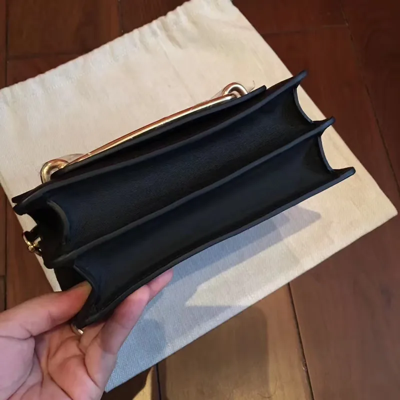 Hermes Mini Sac Roulis Taška v černé kůži Swift