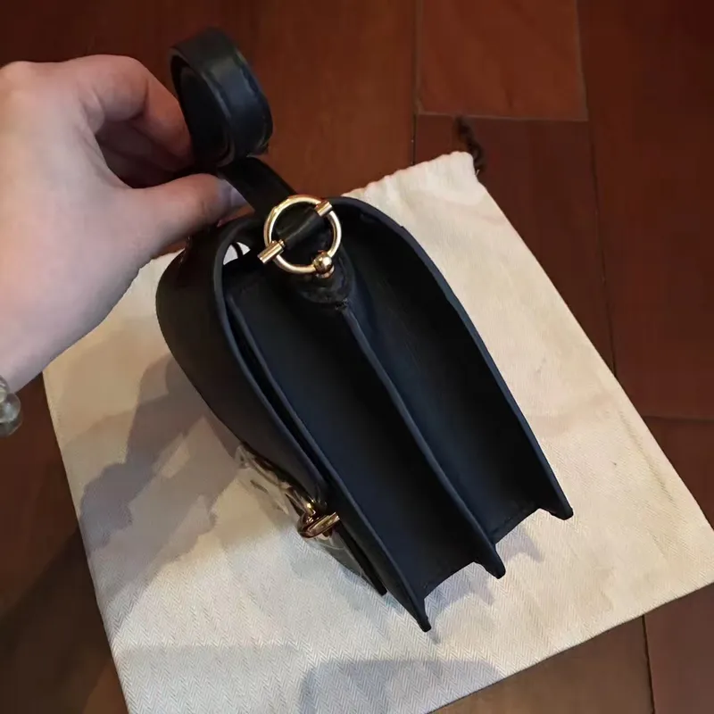 Hermes Mini Sac Roulis Taška v černé kůži Swift