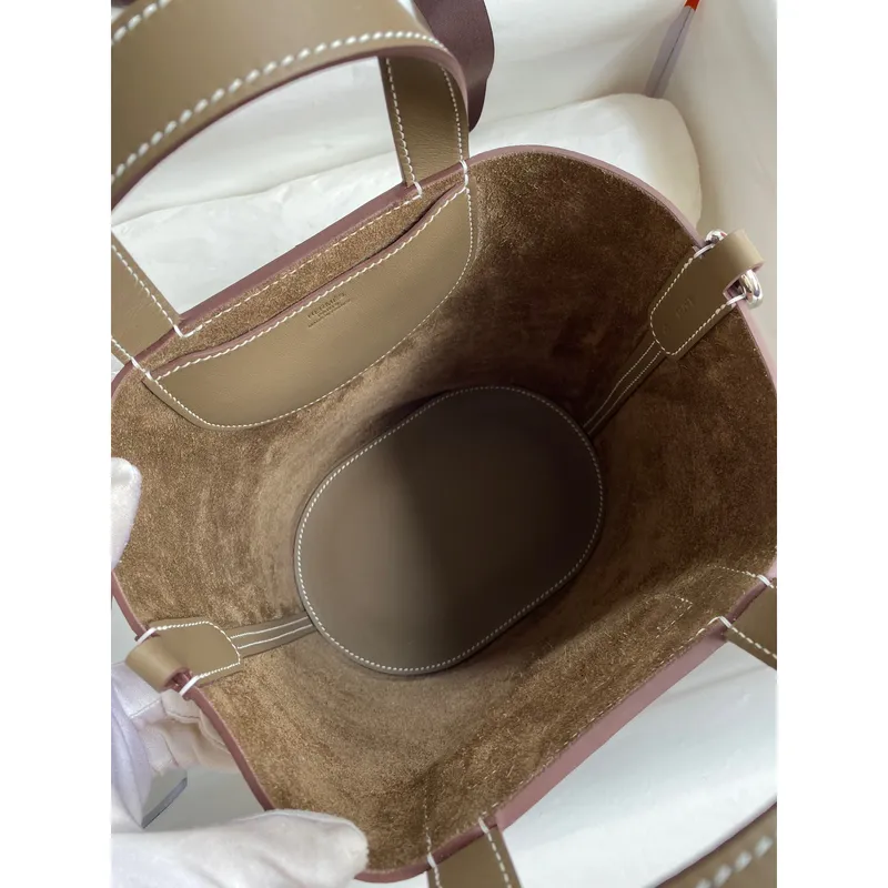 Hermes In The Loop 18 Ručně vyrobená taška v taupe kůži Clemence