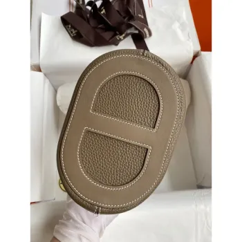 Hermes In The Loop 18 Ručně vyrobená taška v taupe kůži Clemence