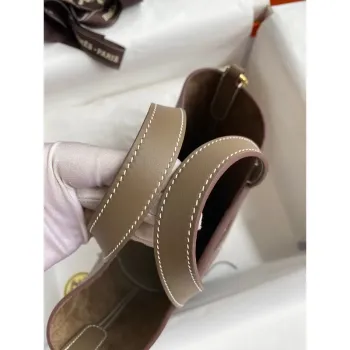 Hermes In The Loop 18 Ručně vyrobená taška v taupe kůži Clemence