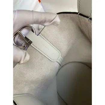 Hermes In The Loop 18 Ručně vyráběná taška v perleťově šedé kůži Clemence