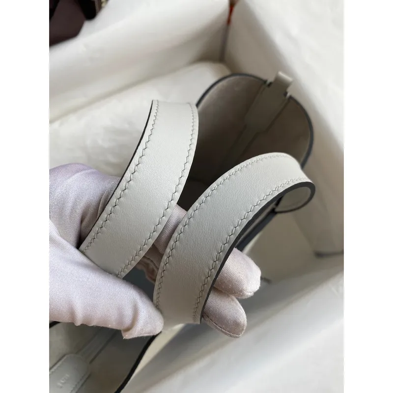 Hermes In The Loop 18 Ručně vyráběná taška v perleťově šedé kůži Clemence