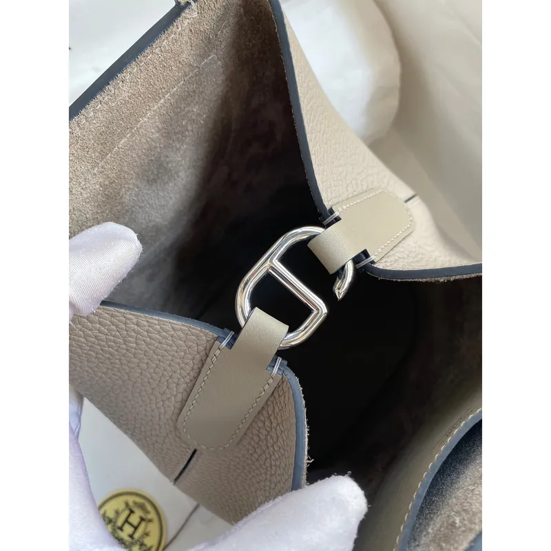 Hermes In The Loop 18 Ručně vyráběná taška v kůži Clemence v odstínu Gris Asphalt