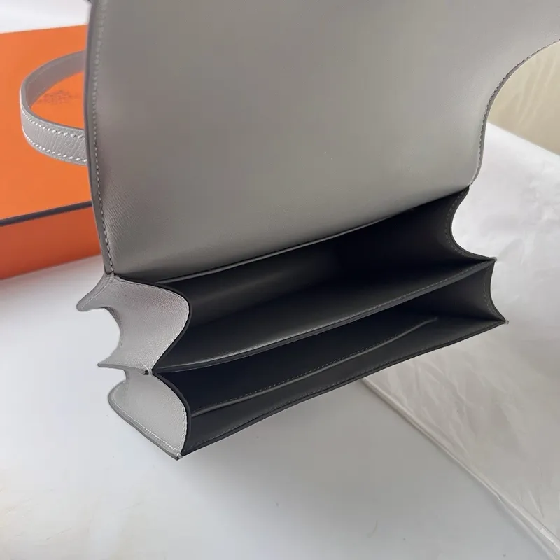 Hermes Constance 18 Ručně vyráběná taška v Gris Mouette Epsom telecí kůži