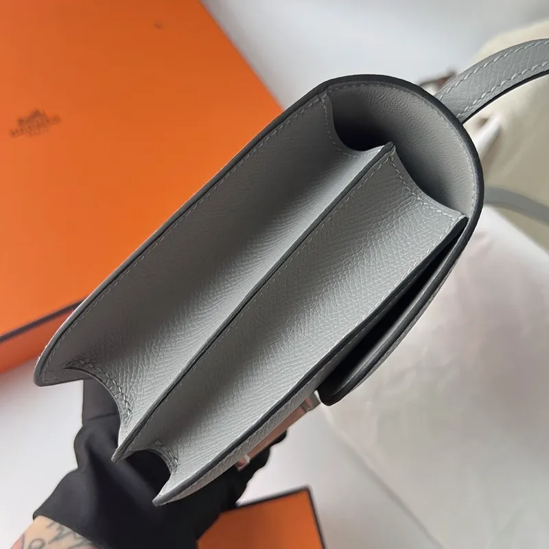 Hermes Constance 18 Ručně vyráběná taška v Gris Mouette Epsom telecí kůži