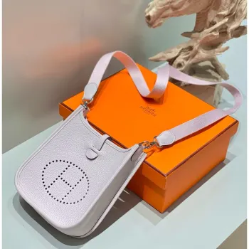 Taška Hermes Evelyne III TPM v jemné fialové kůži Clemence