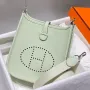 Hermes Evelyne III TPM Taška v kůži Clemence v odstínu Vert Fizz