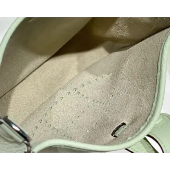 Hermes Evelyne III TPM Taška v kůži Clemence v odstínu Vert Fizz