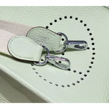 Hermes Evelyne III TPM Taška v kůži Clemence v odstínu Vert Fizz