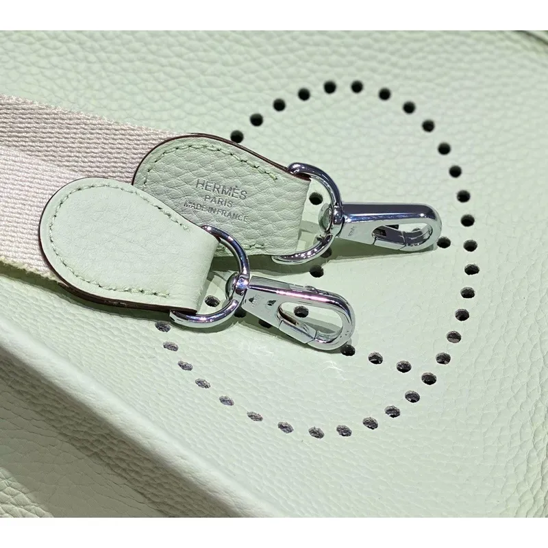 Hermes Evelyne III TPM Taška v kůži Clemence v odstínu Vert Fizz