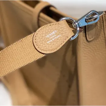 Hermes Evelyne III TPM Taška v kůži Chai Clemence