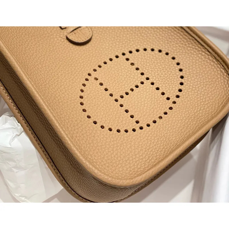 Hermes Evelyne III TPM Taška v kůži Chai Clemence