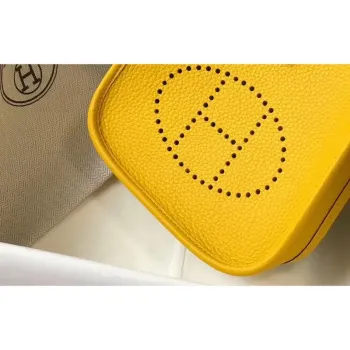 Hermes Evelyne III TPM Taška v žluté kůži Clemence