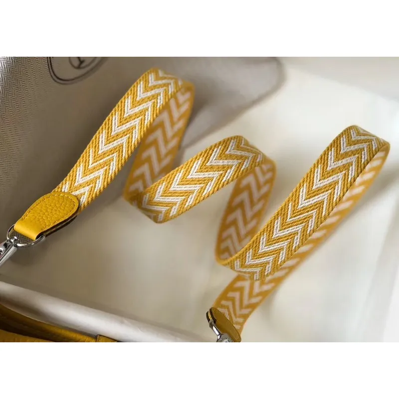 Hermes Evelyne III TPM Taška v žluté kůži Clemence