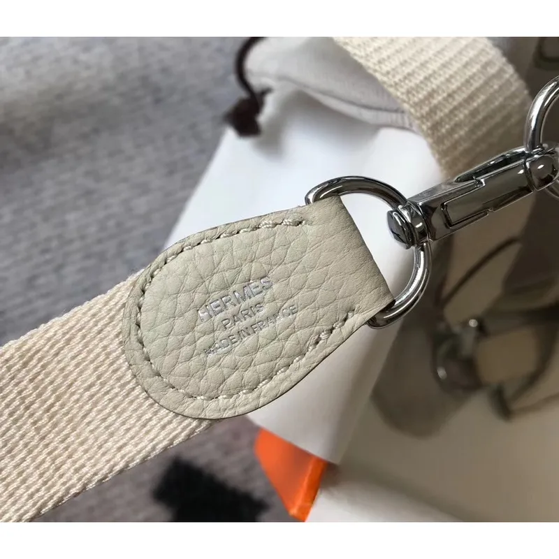 Hermes Evelyne III TPM Taška v kůži Clemence Beton