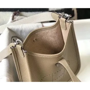 Hermes Evelyne III TPM Taška v kůži Clemence Tourterelle