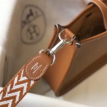 Hermes Evelyne III TPM Taška z zlaté kůže Clemence