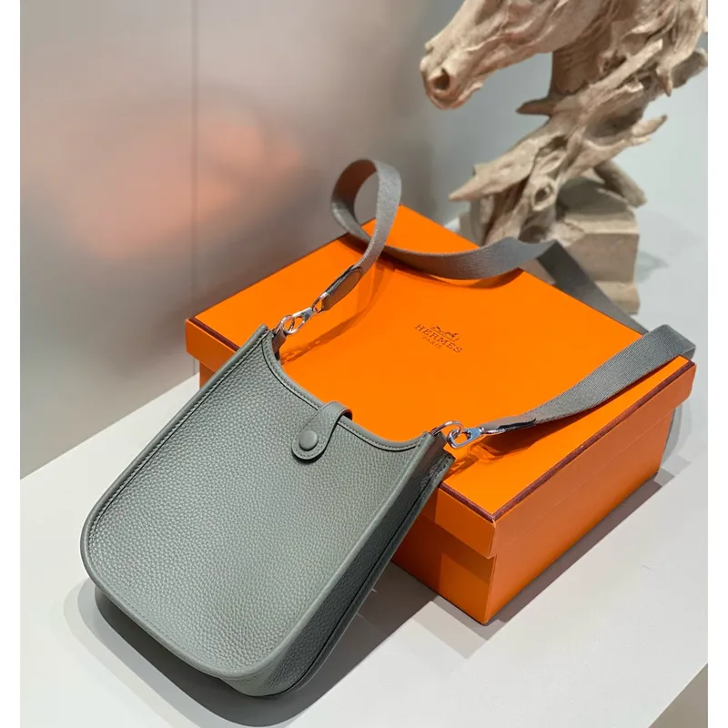 Taška Hermes Evelyne III TPM v kůži Gris Meyer Clemence