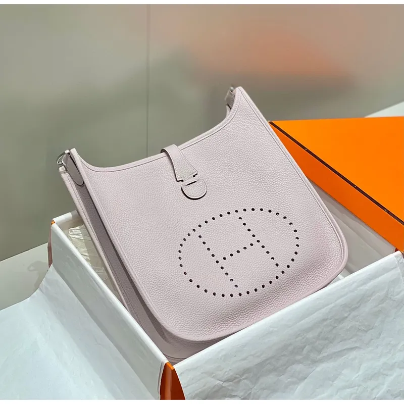 Hermes Evelyne III 29 Taška v barvě Mauve Pale z kůže Clemence
