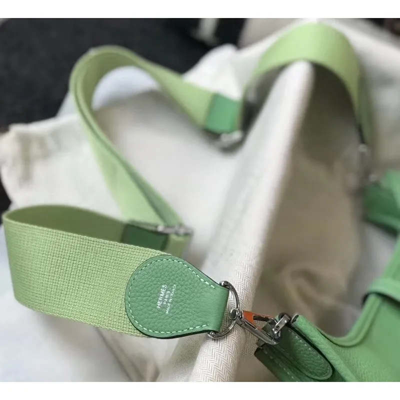 Hermes Evelyne III 29 Taška v barvě Vert Criquet z kůže Clemence