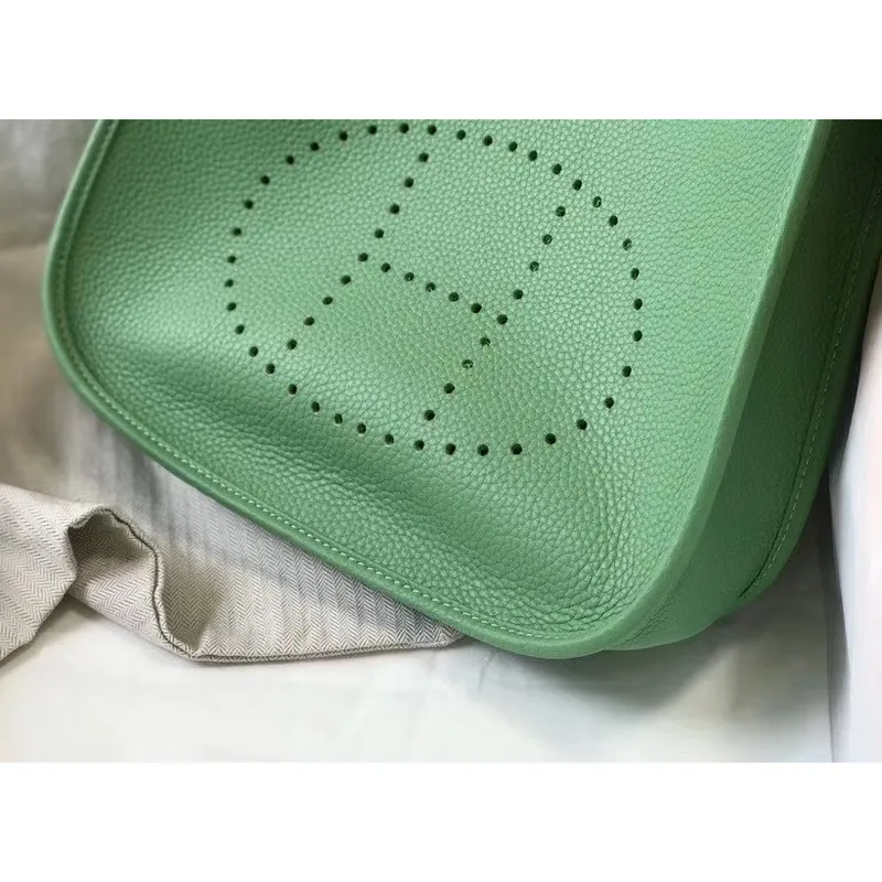 Hermes Evelyne III 29 Taška v barvě Vert Criquet z kůže Clemence