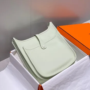 Hermes Evelyne III 29 Taška v kůži Clemence v odstínu Vert Fizz