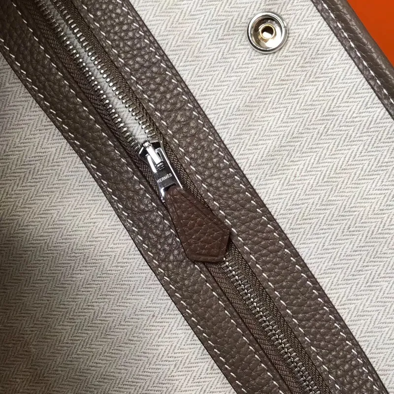 Hermes Garden Party 36 Taška v taupe kůži Clemence