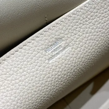 Taška Hermes Halzan 25 v kůži Clemence v odstínu Craie