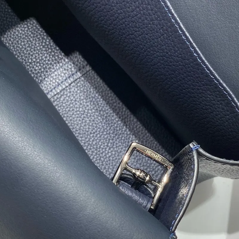 Taška Hermes Halzan 25 v kůži Clemence v barvě Blue Nuit