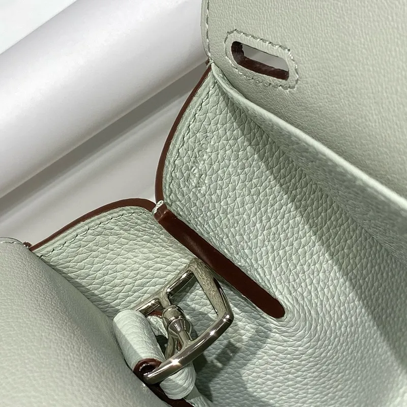 Hermes Halzan 25 taška v kůži Clemence ve odstínu Vert Fizz