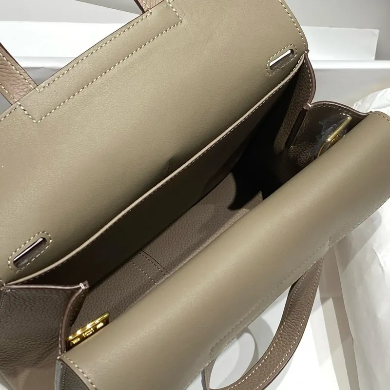 Kabelka Hermes Halzan 25 v kůži Clemence v odstínu Gris Asphalt