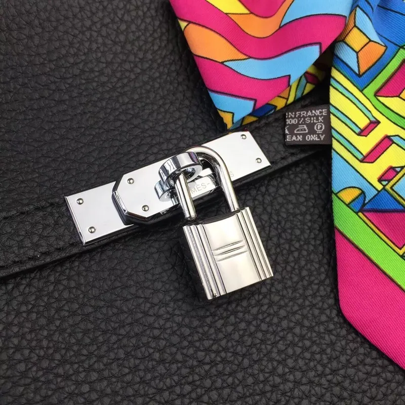 Hermès Černá Kůže Clemence Jypsiere 28cm Taška