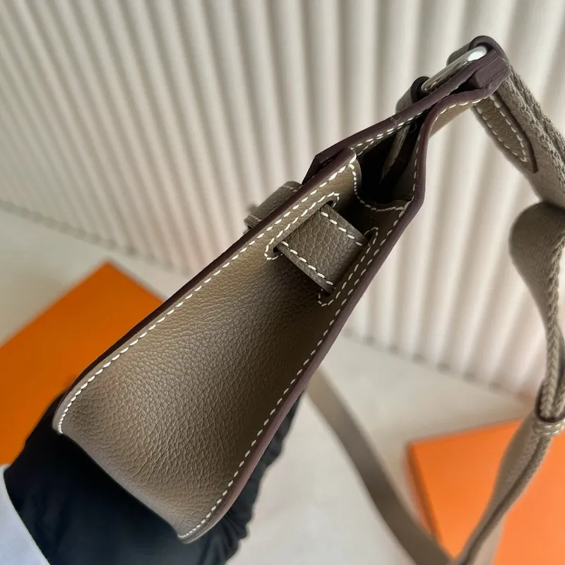 Hermes Jypsiere Mini Ručně vyráběná taška v taupe Evercolor telecí kůži