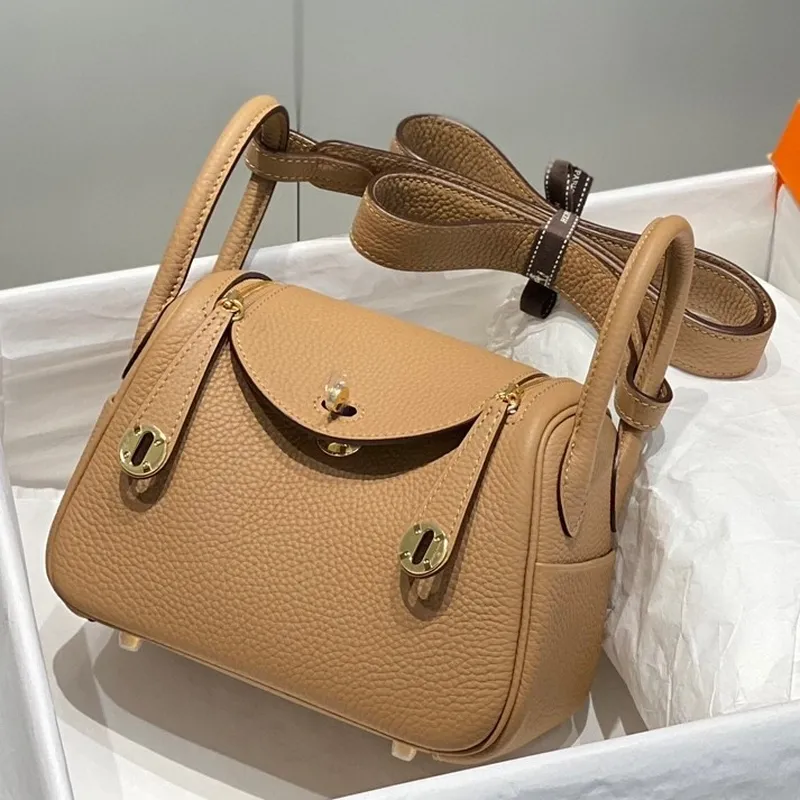 Hermes Lindy Mini Taška v Chai Clemence Kůži s GHW