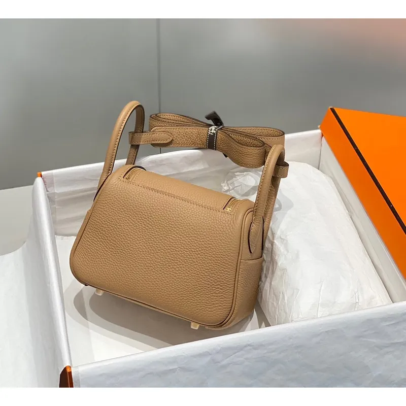 Hermes Lindy Mini Taška v Chai Clemence Kůži s GHW