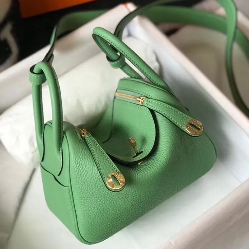 Hermes Lindy Mini Taška v barvě Vert Criquet z telecí kůže Clemence