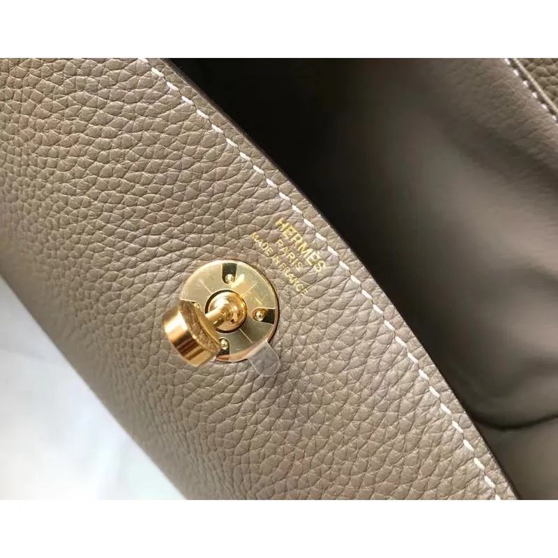 Hermes Mini Lindy Taška v taupe kůži Clemence
