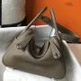 Hermes Lindy 26cm Taška v taupe šedé kůži Clemence s PHW